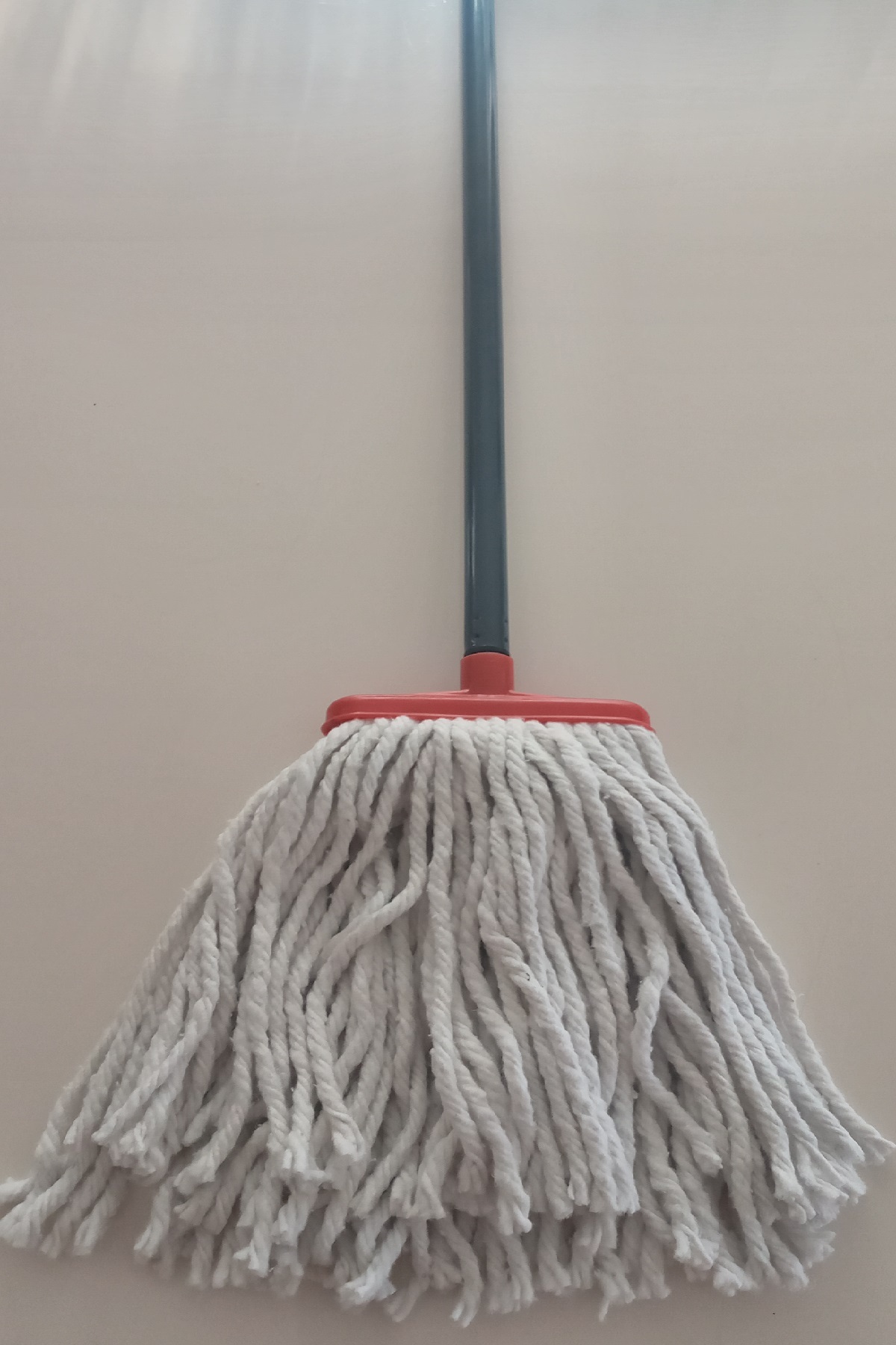 Micro%20Mega%20Geniş%20Mop%20Pamuklu%20Püskül%20Islak%20Paspas%20Ve Metal%20Sapı%20Ile